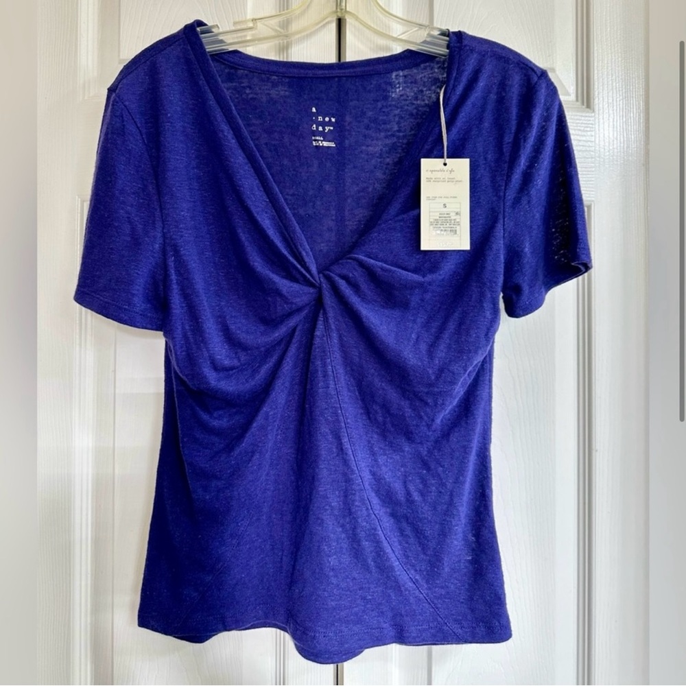 Small navy blue short sleeve V-neck linen shirt.